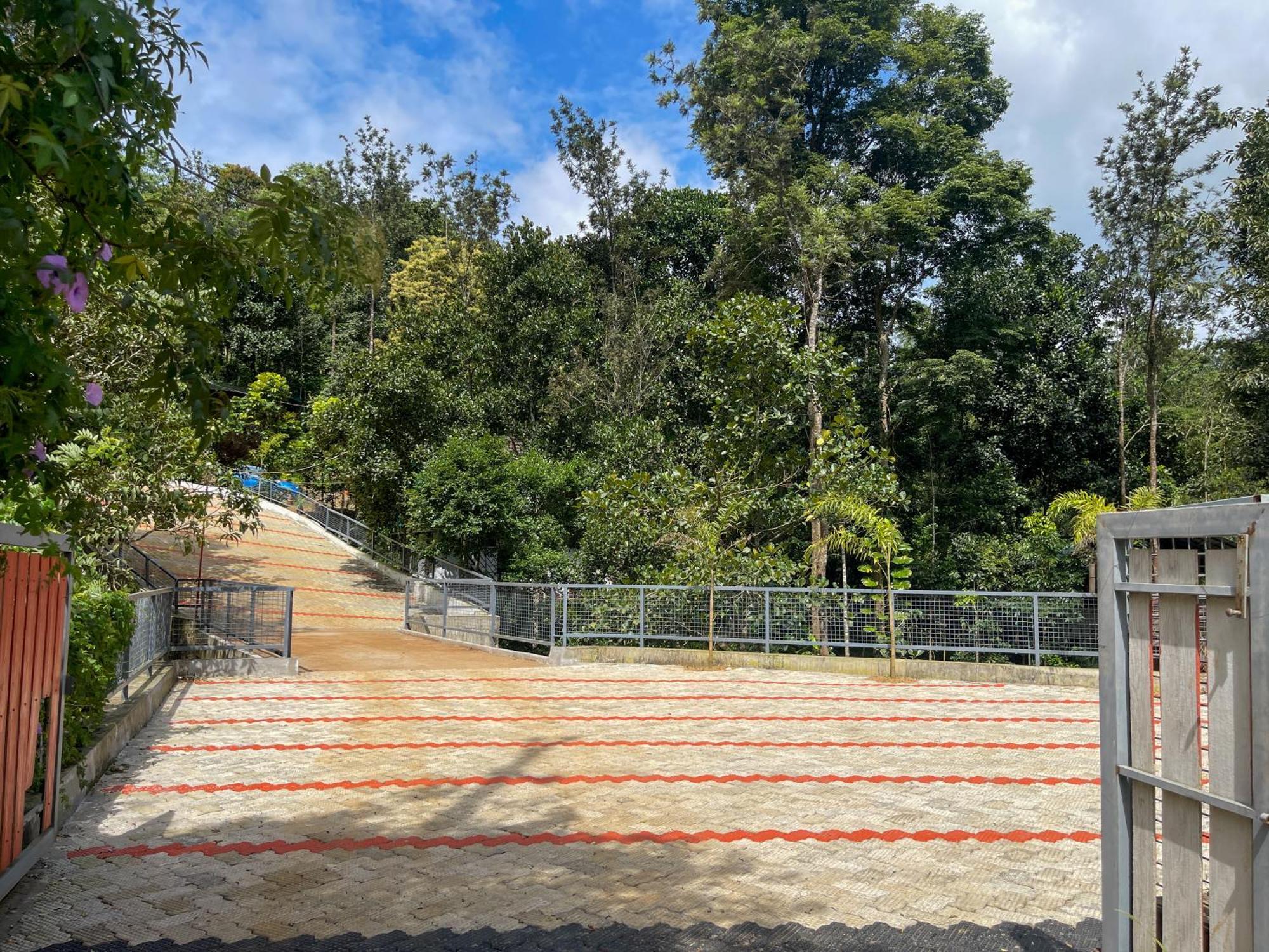 Snow Hills Resorts Thekkady Bagian luar foto